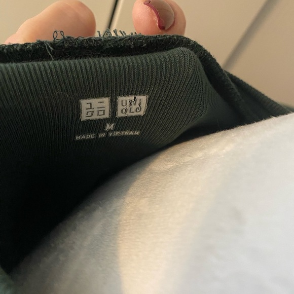 Uniqlo Top Women Sz Medium Olive Green Ribbed High Mock Neck Stretch Knit Ss - Picture 3 of 3